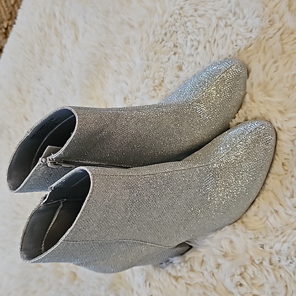 Madden Girl Glitter Fab Silver Sparkle Booties size 6.5, like new, without box - Picture 10 of 12